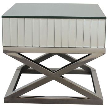 Ultramoderner Beistelltisch mit poliertem Edelstahl-Kreuzgestell und verspiegelter Tischplatte. B 60 x T 48 x H 58 cm. Kollektion GALA.
